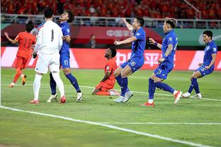 ?炸裂！中国足球小将孟新艺右挑左射+超级空翻庆祝炸裂全场！